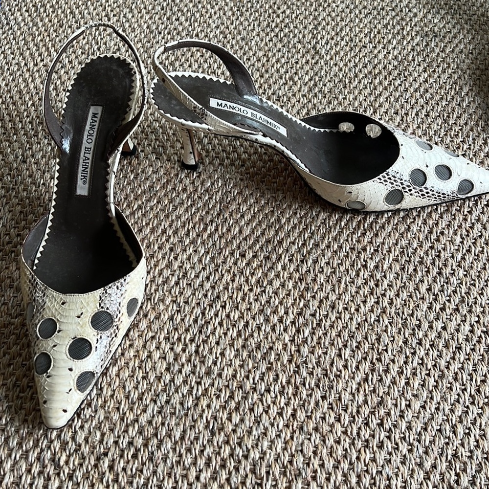 Manolo Blahnik 2 in heel slingback